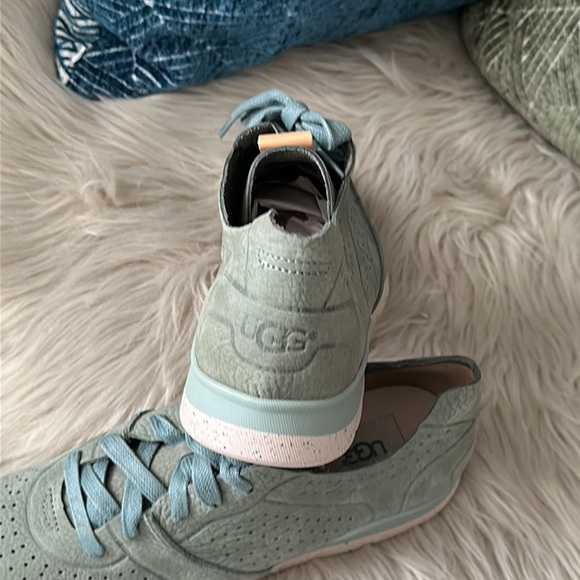 UGG TYE - Picture 7 of 9